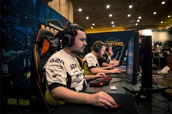 足球界留下 足球界留下