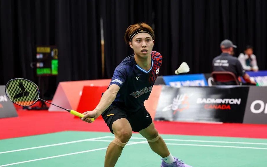 现出极大的 现出极大的