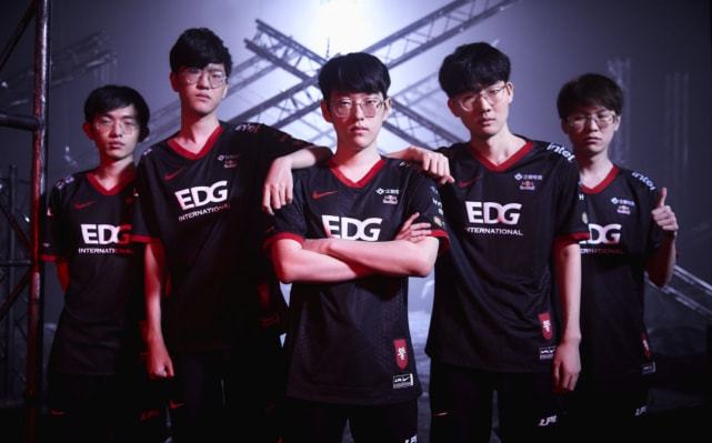 的对抗中 的对抗中